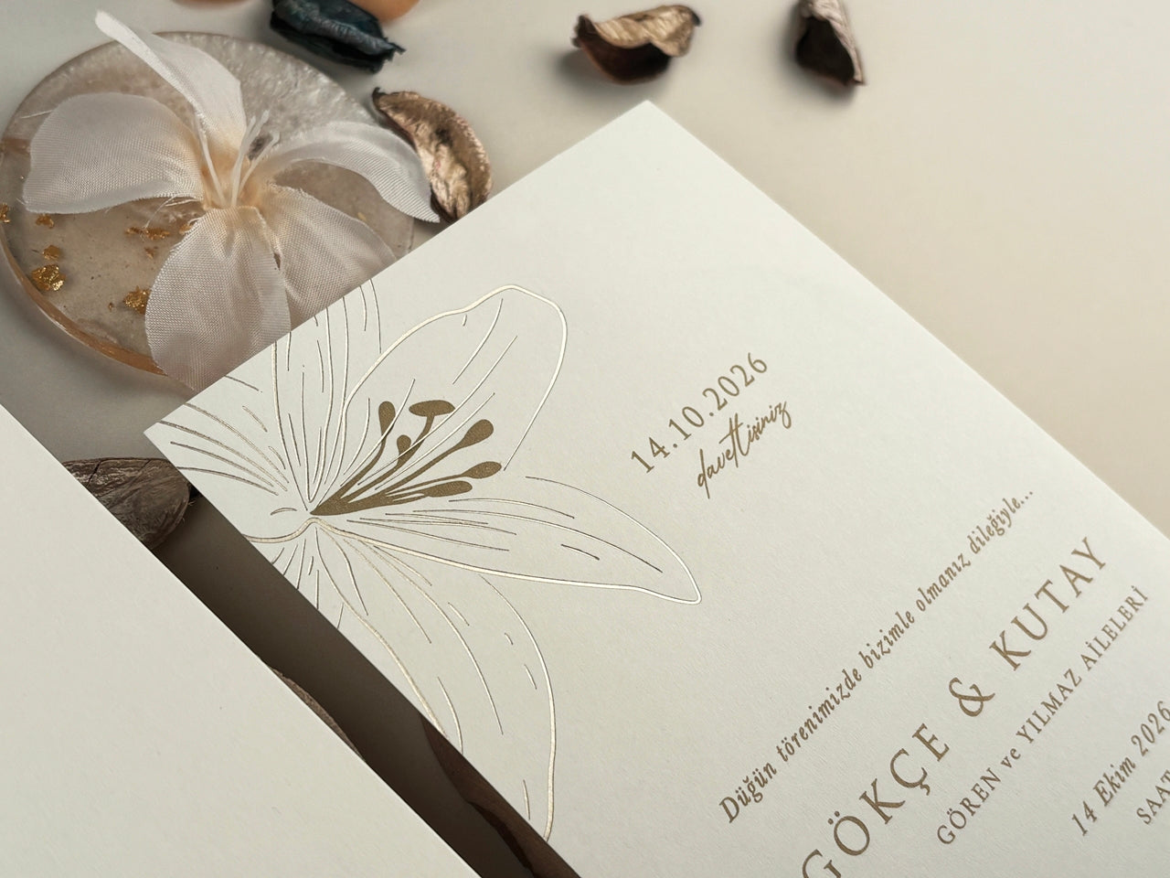 13310 - Tokos esküvői meghívó liliom mintával