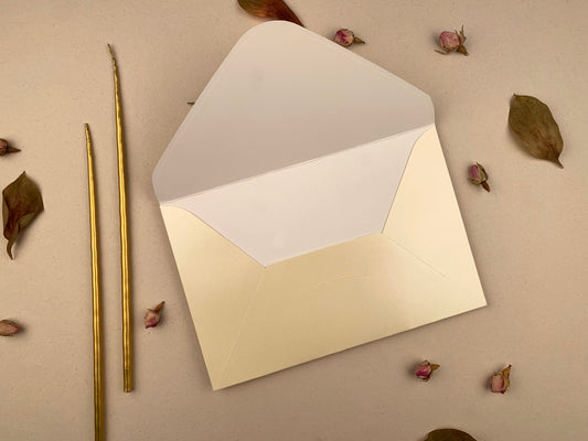 Z1421A - Krém színű díszboríték - 21 x 14 cm-Boríték-Erdélyi Esküvői Meghívók-boríték,krém-Erdélyi Esküvői Meghívók