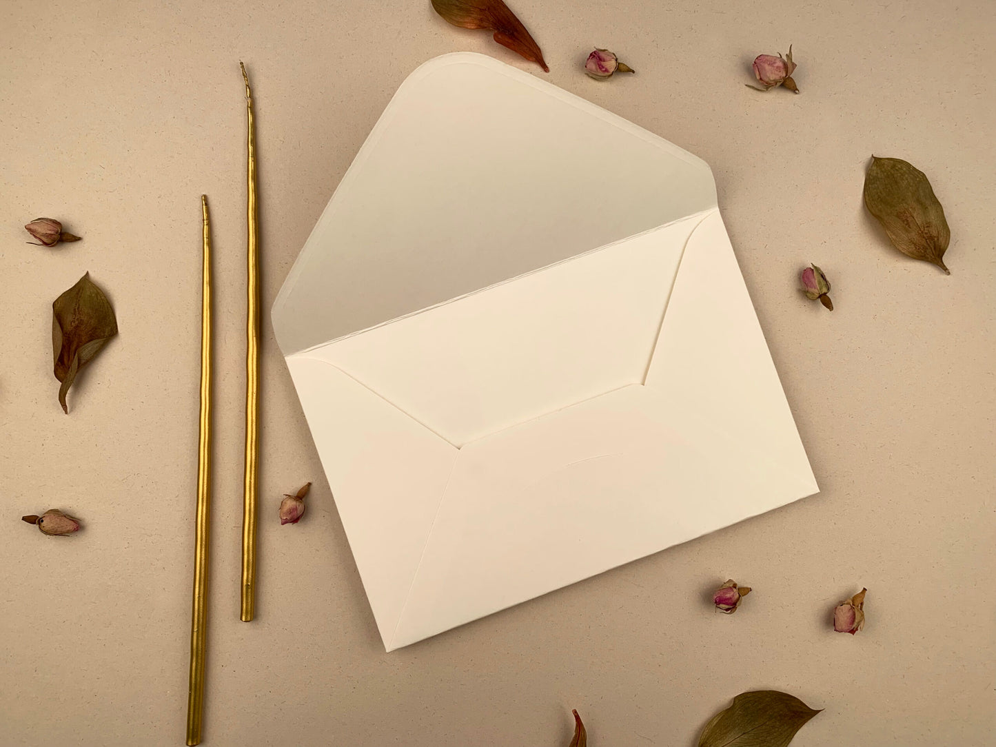 Z1421D - Törtfehér színű díszboríték - 21 x 14 cm-Boríték-Erdélyi Esküvői Meghívók-boríték,törtfehér-Erdélyi Esküvői Meghívók