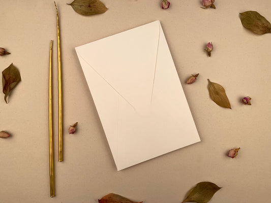 Z1421G - Törtfehér színű díszboríték - 21 x 14 cm-Boríték-Erdélyi Esküvői Meghívók-boríték,rövid oldalon nyíló boríték,törtfehér-Erdélyi Esküvői Meghívók