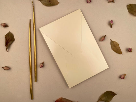 Z1421H - Krém színű fényes díszboríték - 21 x 14 cm-Boríték-Erdélyi Esküvői Meghívók-boríték,krém,rövid oldalon nyíló boríték-Erdélyi Esküvői Meghívók