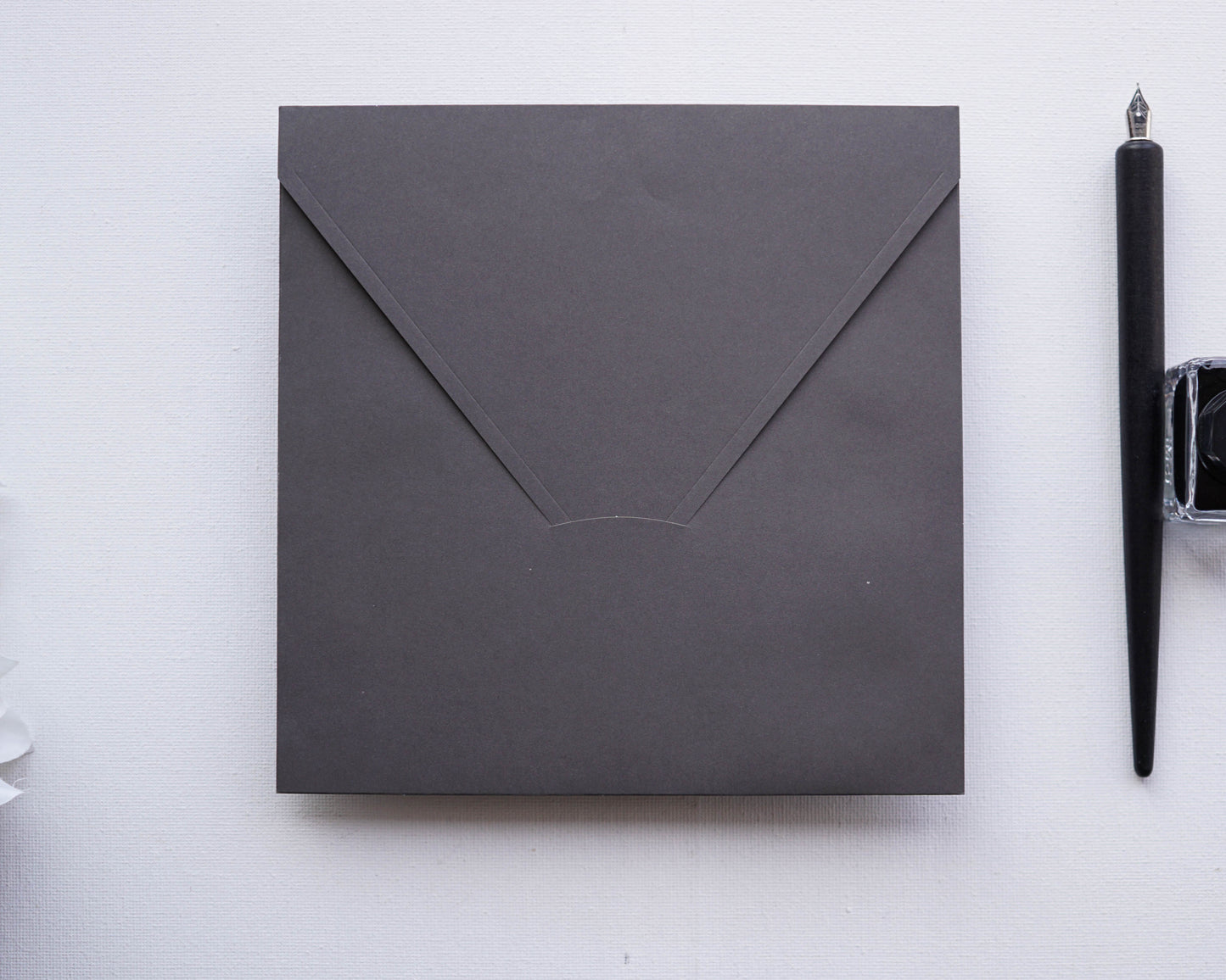 Z1116- Antracit színű boríték - 17.8 cm x 18 cm