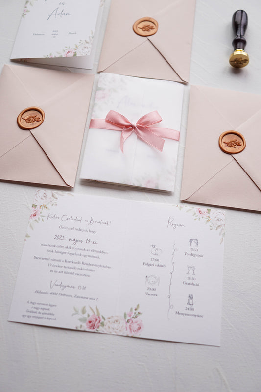 EM29 - bézs - Pausz borítós kinyitható esküvői meghívó-esküvői meghívó-Erdélyi Esküvői Meghívók-bézs,egyedi,pausz,rózsa,viaszpecsét,virág,zöld-Erdélyi Esküvői Meghívók