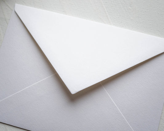 Tört fehér prémium díszboríték - C6 - 114 x 162 mm-Boríték-C6 - 11.4 x 16.2 cm -boríték, C6, fehér boríték - plicuri colorate - plicuri speciale -Erdélyi Esküvői Meghívók