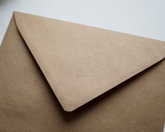 Kraft / Barna díszboríték - B6 - 125×176 mm-Boríték-B6 - 12.5 x 17.6 cm -B6, barna, boríték boríték - plicuri colorate - plicuri speciale -Erdélyi Esküvői Meghívók