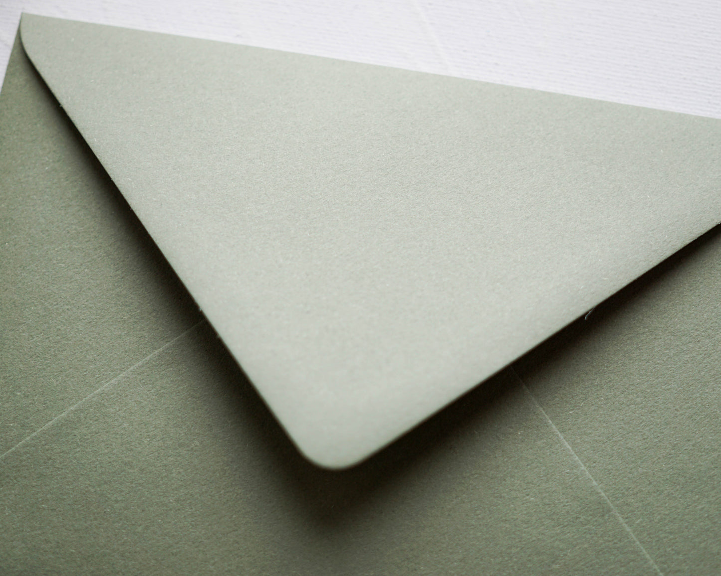 Pisztáciazöld prémium díszboríték - B6 - 125×176 mm-Boríték-B6 - 12.5 x 17.6 cm -B6, boríték, zöld boríték - plicuri colorate - plicuri speciale -Erdélyi Esküvői Meghívók