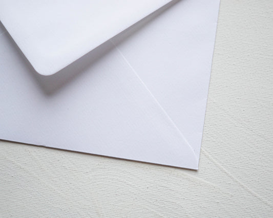 Fehér texturált díszboríték - B6 - 125×176 mm-Boríték-B6 - 12.5 x 17.6 cm -B6, boríték, fehér boríték - plicuri colorate - plicuri speciale -Erdélyi Esküvői Meghívók
