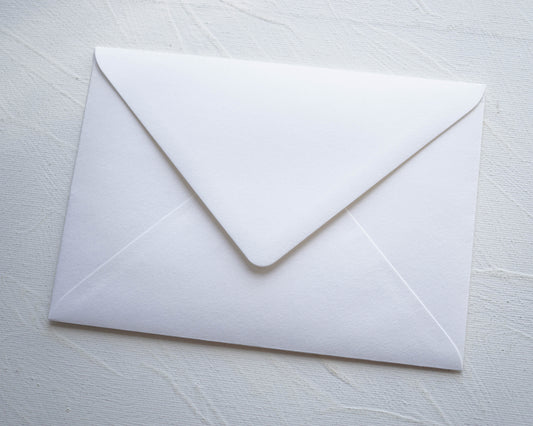 Tört fehér prémium boríték - B6 - 125×176 mm-Boríték-Erdélyi Esküvői Meghívók-B6,boríték,fehér,gesso,törtfehér-Erdélyi Esküvői Meghívók