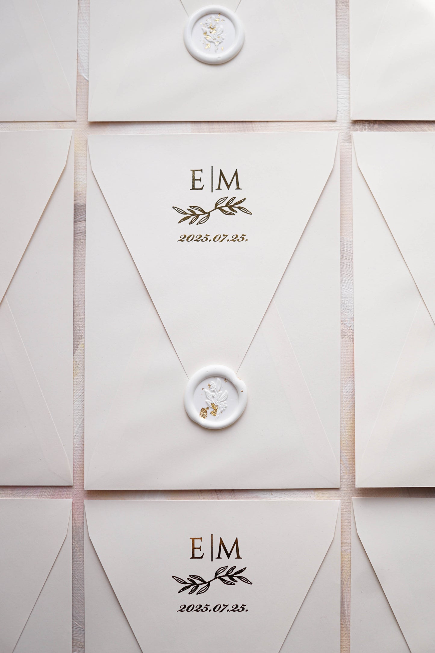 9214 - Plexi esküvői meghívó krém borítékkal-esküvői meghívó-Erdélyi Esküvői Meghívók-arany,elegáns,greenery,level,plexi,premium-Erdélyi Esküvői Meghívók