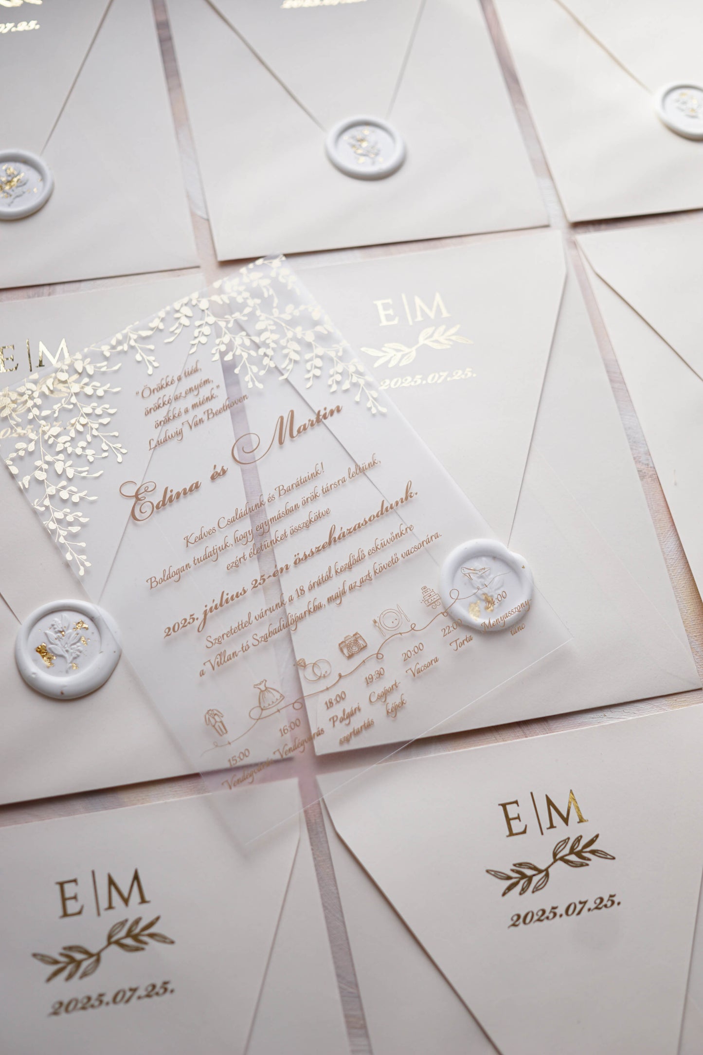 9214 - Plexi esküvői meghívó krém borítékkal-esküvői meghívó-Erdélyi Esküvői Meghívók-arany,elegáns,greenery,level,plexi,premium-Erdélyi Esküvői Meghívók