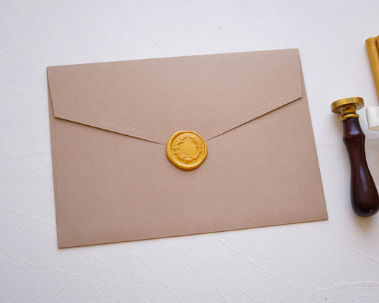 Z9252 - Cappuccino díszboríték - 20 x 14 cm-Boríték-Erdélyi Esküvői Meghívók-barna,boríték,bézs,krém-Erdélyi Esküvői Meghívók