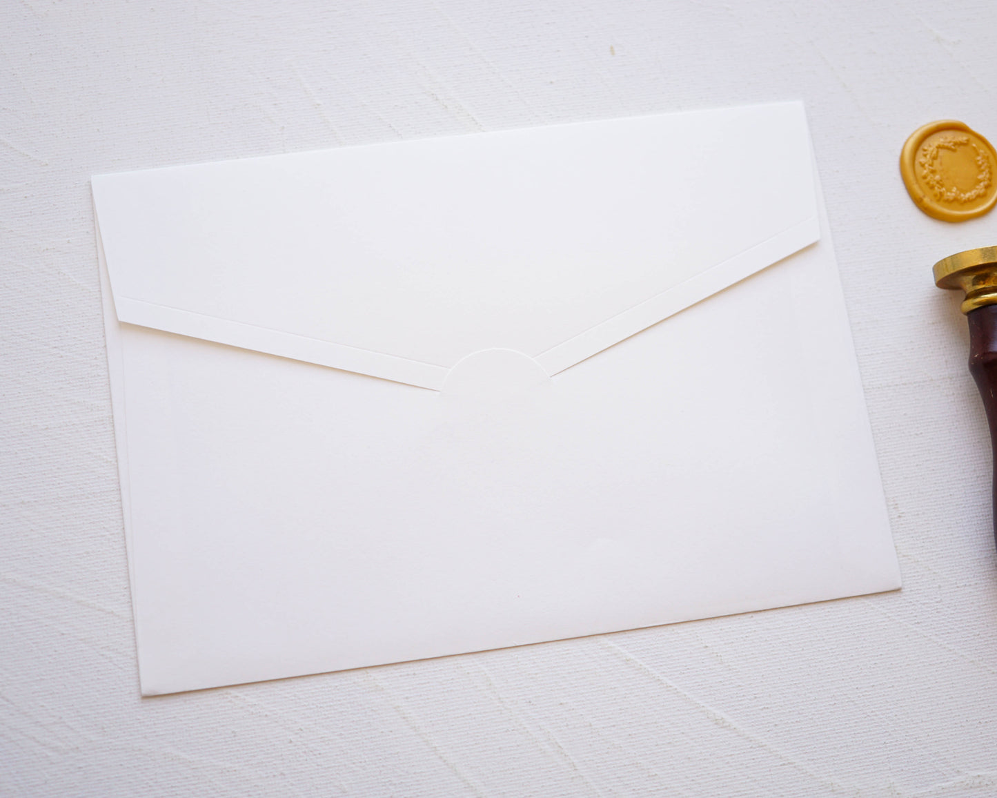 Z9264 - Fehér díszboríték - 20 x 14 cm-Boríték-Erdélyi Esküvői Meghívók-boríték,fehér,törtfehér-Erdélyi Esküvői Meghívók
