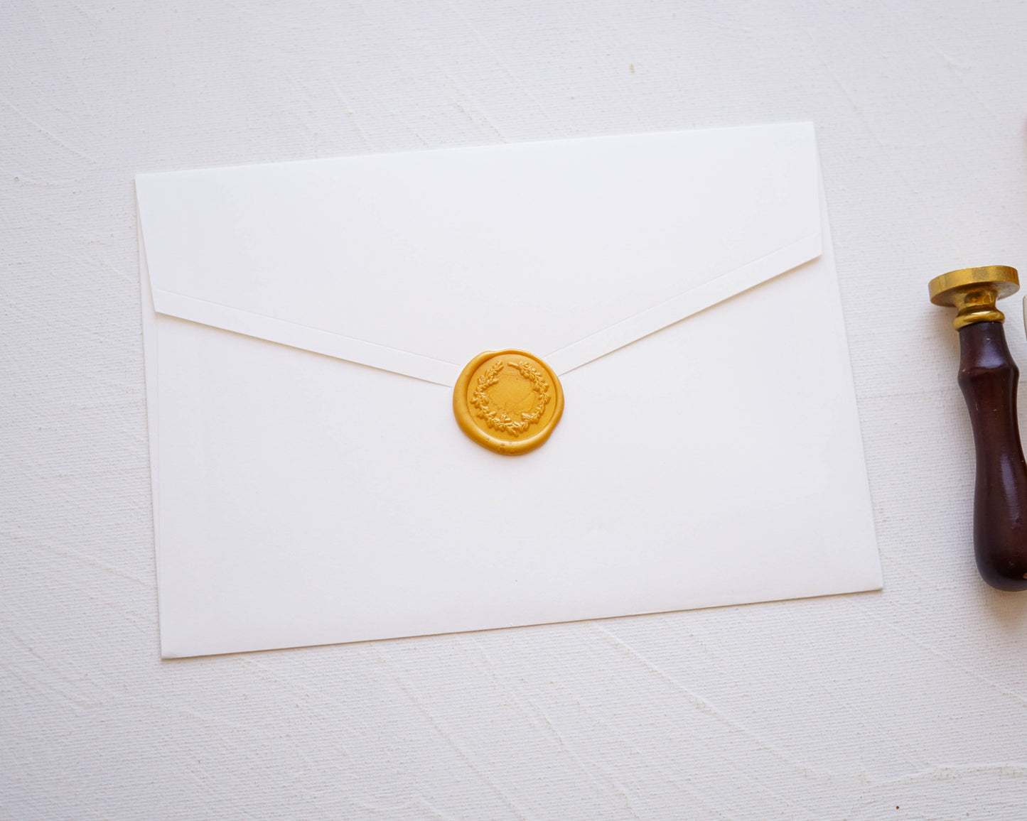Z9264 - Fehér díszboríték - 20 x 14 cm-Boríték-Erdélyi Esküvői Meghívók-boríték,fehér,törtfehér-Erdélyi Esküvői Meghívók