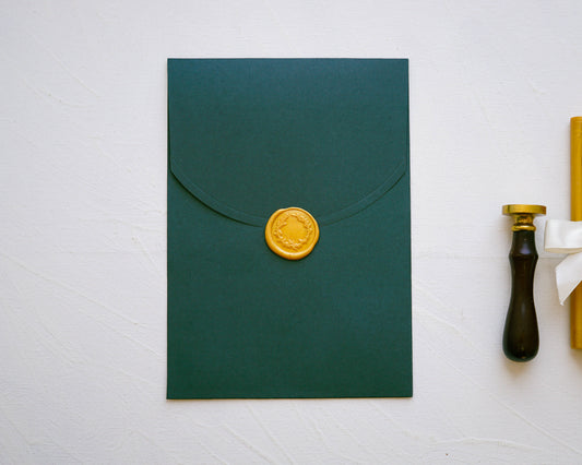 Z9372 - Sötét zöld díszboríték - 20 x 14 cm-Boríték-Erdélyi Esküvői Meghívók-boríték,rövid oldalon nyíló boríték,zöld-Erdélyi Esküvői Meghívók