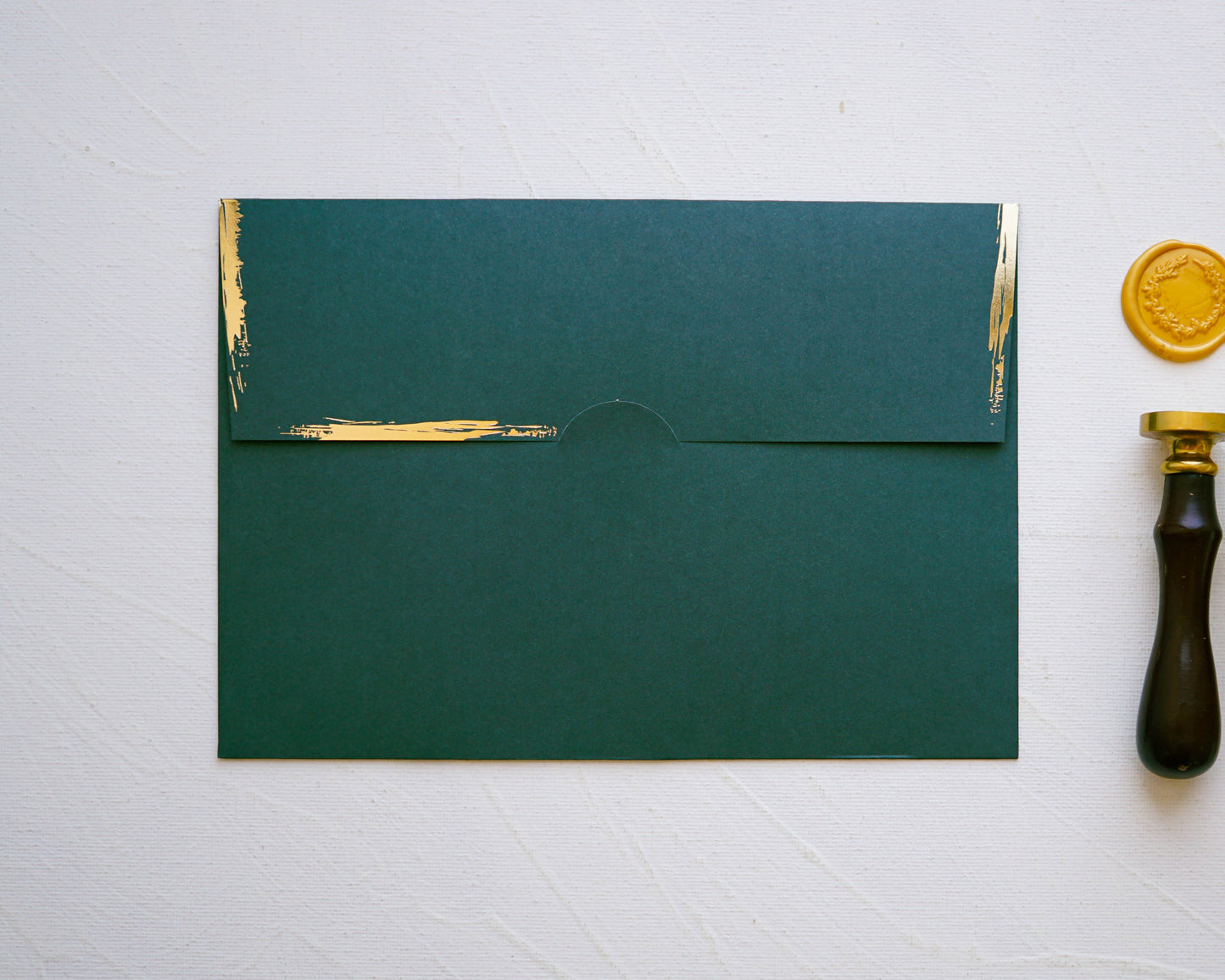 Z9317 - Aranyozott sötét zöld díszboríték - 20 x 14 cm-Boríték-Erdélyi Esküvői Meghívók-boríték,zöld-Erdélyi Esküvői Meghívók