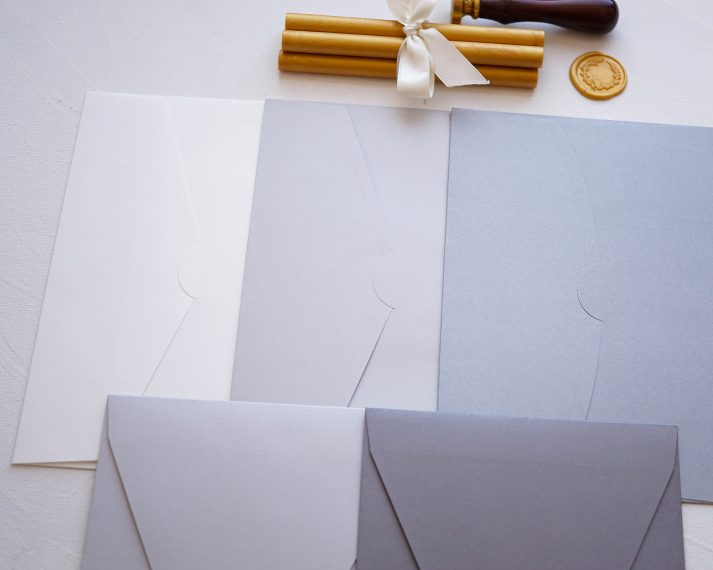 Z9273 - Szürke díszboríték - 20 x 14 cm-Boríték-Erdélyi Esküvői Meghívók-boríték,szürke-Erdélyi Esküvői Meghívók