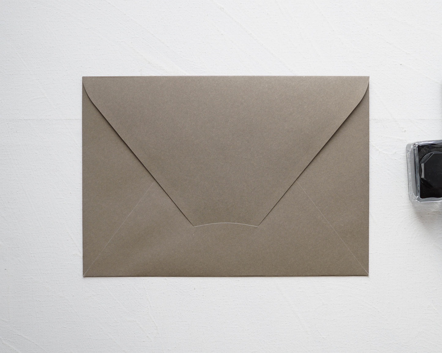 Z1185- Barna színű boríték - 20.7 cm x 14.5 cm-Boríték-Erdélyi Esküvői Meghívók-arany,barna,boríték,bézs,krém-Erdélyi Esküvői Meghívók