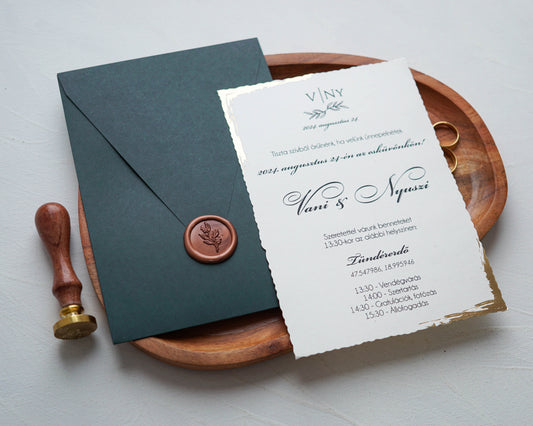 9193 - Elegáns arany szegélyes Esküvői Meghívó-esküvői meghívó-Erdélyi Esküvői Meghívók-dombornyomott,elegáns,greenery,pecsét,premium,viaszpecsét,zold-Erdélyi Esküvői Meghívók