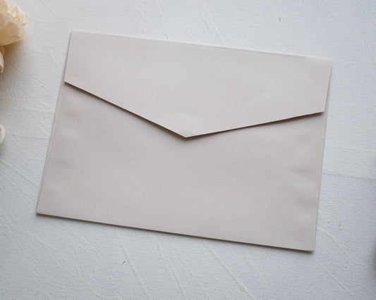 Pezsgő színű boríték i8 - 13,3 x 18,4 cm.-Boríték-Erdélyi Esküvői Meghívók-boríték,bézs,krém-Erdélyi Esküvői Meghívók