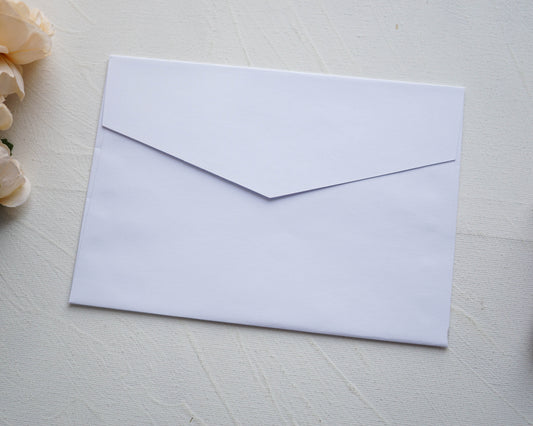 Fehér boríték i8 - 13,3 x 18,4 cm.-Boríték-Erdélyi Esküvői Meghívók-boríték,fehér-Erdélyi Esküvői Meghívók