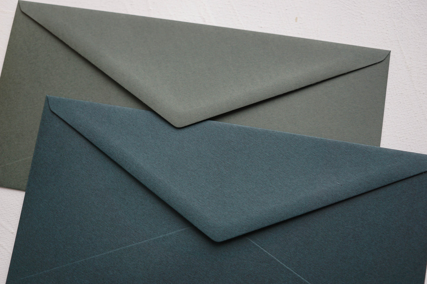Fenyőzöld prémium boríték - 220 x 110 mm - RENDELÉSRE