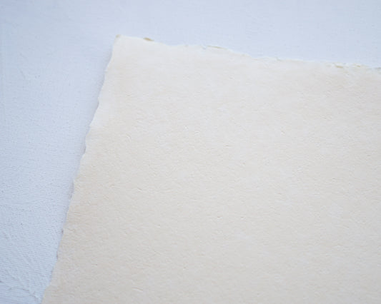 Merített papír krém színű - 180 g/m2 - A4 - RENDELÉSRE-DIY papír-Erdélyi Esküvői Meghívók-fehér,virág-Erdélyi Esküvői Meghívók