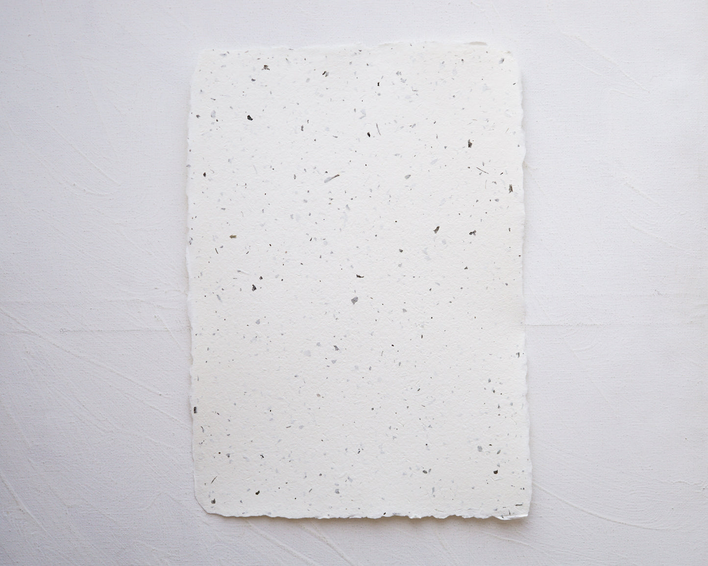 Merített papír Menta darabokkal - 180 g/m2 - A4 - RENDELÉSRE-DIY papír-Erdélyi Esküvői Meghívók-fehér,virág-Erdélyi Esküvői Meghívók