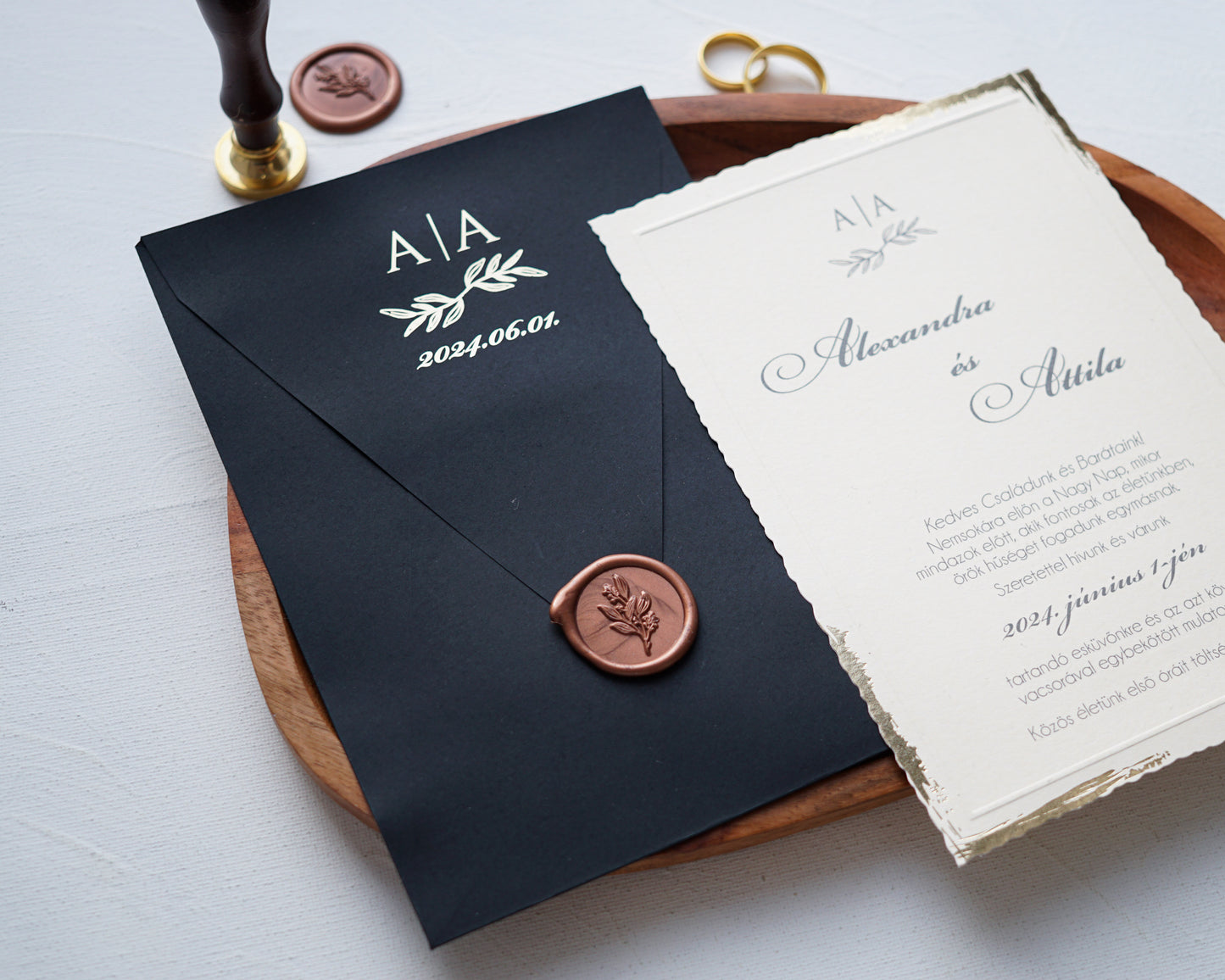 9192 - Elegáns Esküvői Meghívó-esküvői meghívó-Erdélyi Esküvői Meghívók-dombornyomott,elegáns,fekete,pecsét,premium,viaszpecsét-Erdélyi Esküvői Meghívók