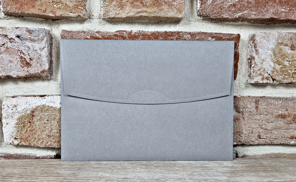 Z9144 - Sötét szürke díszboríték - 20 x 14 cm-Boríték-Erdélyi Esküvői Meghívók-boríték,ezüst,szürke-Erdélyi Esküvői Meghívók