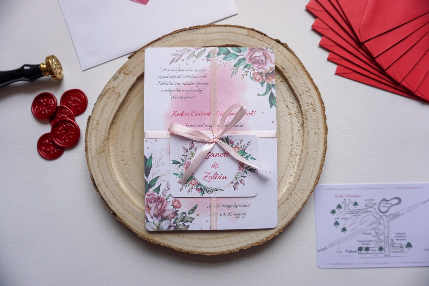 Esküvői meghívó EM07 - Két oldalas Virágmintás, szalaggal átkötött esküvői meghívó - Erdélyi Esküvői Meghívók - Wedding invitation EM07 - Két oldalas Virágmintás, szalaggal átkötött esküvői meghívó - invitatii de nunta EM07 - Két oldalas Virágmintás, szalaggal átkötött esküvői meghívó