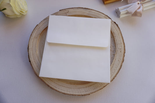 Tört fehér díszboríték - 16 x 16 cm.-Boríték-16 x 16 cm -boríték, fehér boríték - plicuri colorate - plicuri speciale -Erdélyi Esküvői Meghívók