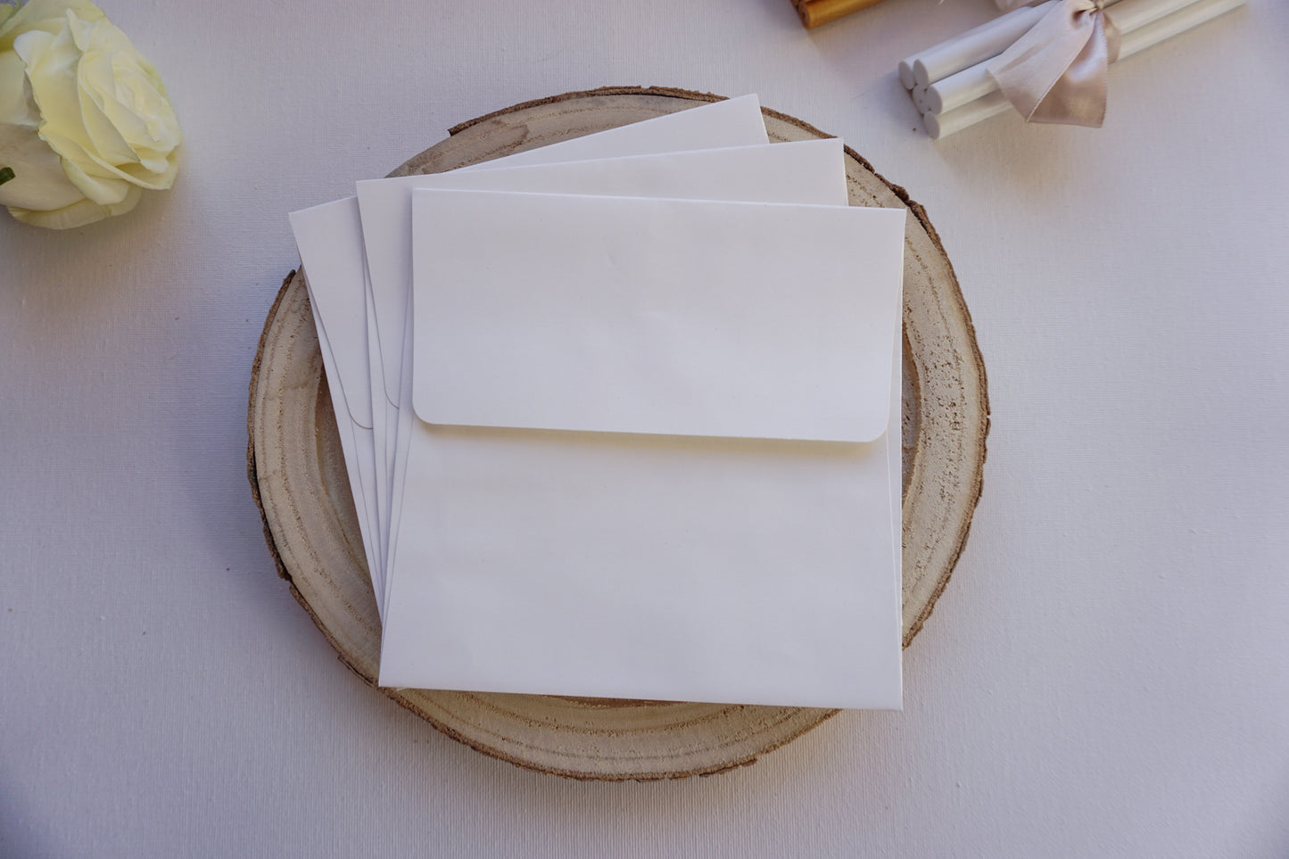 Tört fehér díszboríték - 16 x 16 cm.-Boríték-16 x 16 cm -boríték, fehér boríték - plicuri colorate - plicuri speciale -Erdélyi Esküvői Meghívók