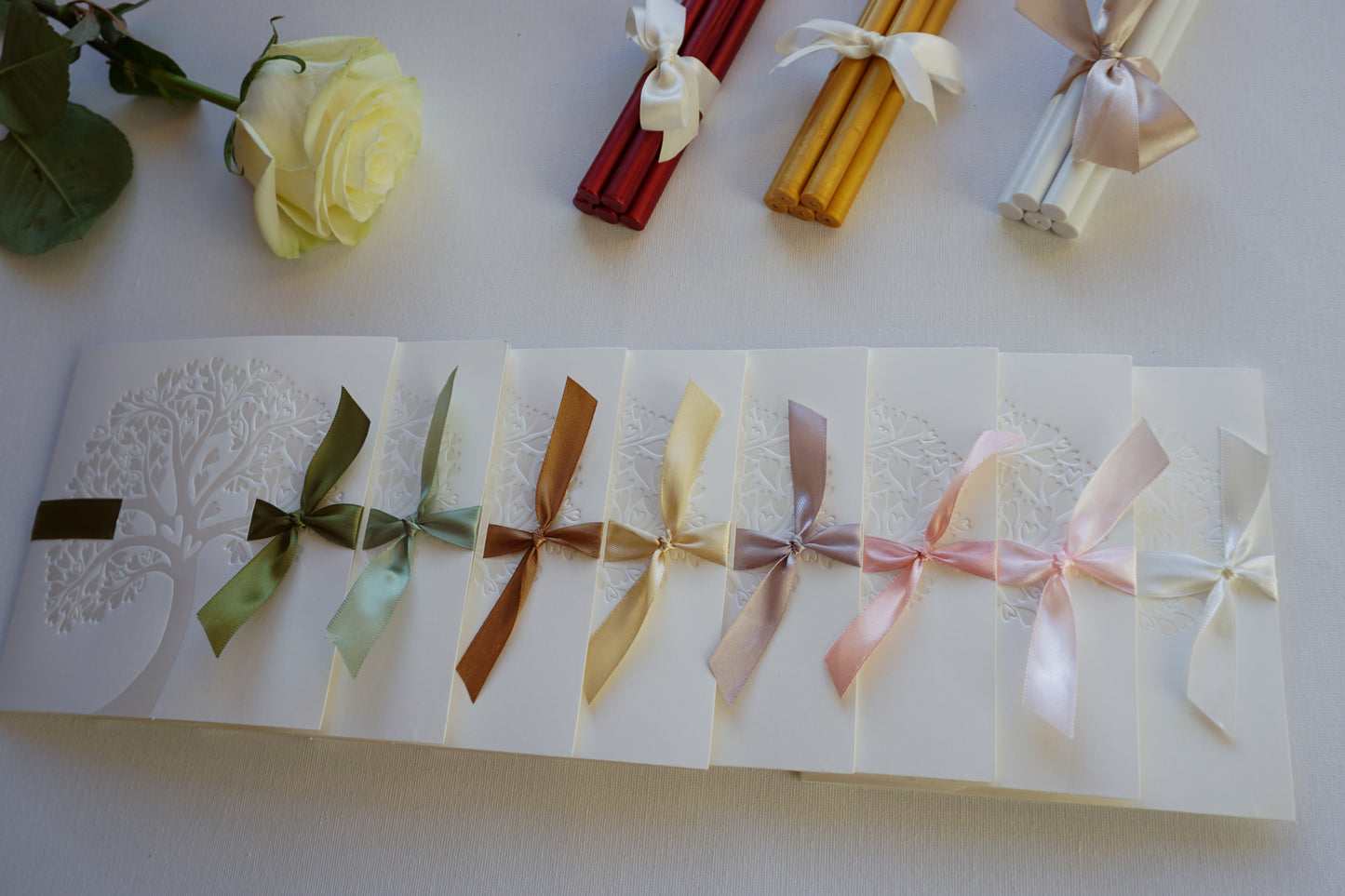 Szalag színének változtatása-szalag-Erdélyi Esküvői Meghívók-arany,barack,barna,bordo,ezüst,fehér,kek,lila,masni,pink,piros,púder,rosegold,rózsaszín,szurke,zöld-Erdélyi Esküvői Meghívók