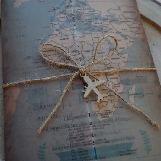 LS823 - Repülőt ábrázoló karton kiegészítő-Kiegészítő-Erdélyi Esküvői Meghívók-kiegészítő,travel,utazás,vintage-Erdélyi Esküvői Meghívók