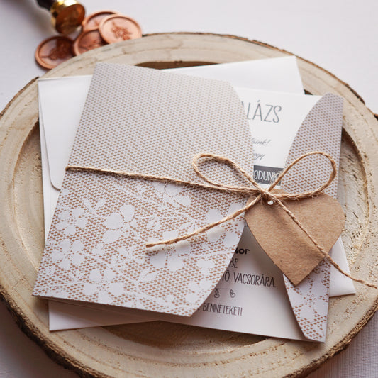 39814 - Virágmintás Esküvői Meghívó-esküvői meghívó-Erdélyi Esküvői Meghívók-barna,szív,vintage,virág-Erdélyi Esküvői Meghívók