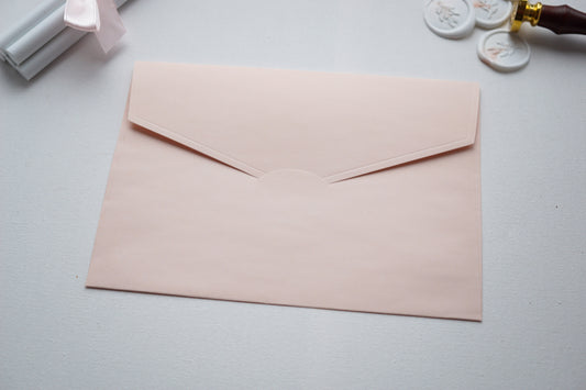 Z9135 - Púder rózsaszín díszboríték - 20 x 14 cm-Boríték-20 x 14 cm -boríték, krém boríték - plicuri colorate - plicuri speciale -Erdélyi Esküvői Meghívók