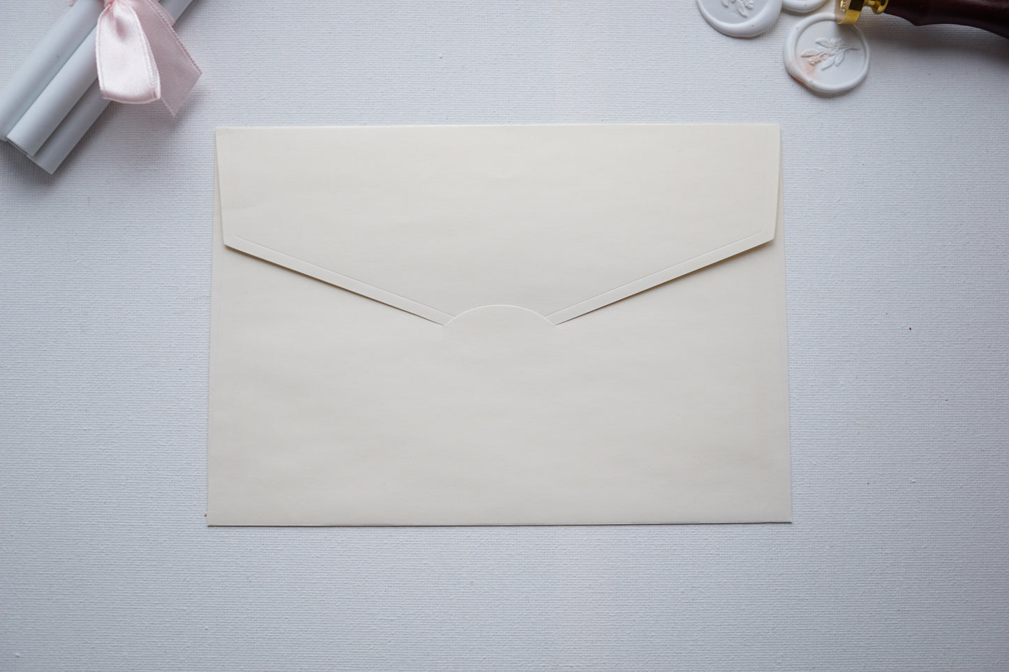 Z9229 - Krém díszboríték - 20 x 14 cm-Boríték-Erdélyi Esküvői Meghívók-boríték,krém-Erdélyi Esküvői Meghívók