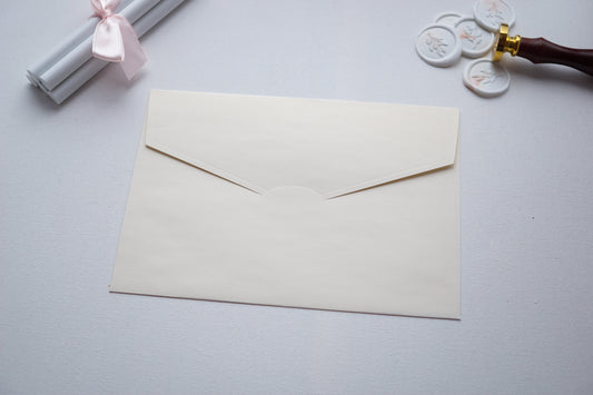 Z9229 - Krém díszboríték - 20 x 14 cm-Boríték-Erdélyi Esküvői Meghívók-boríték,krém-Erdélyi Esküvői Meghívók