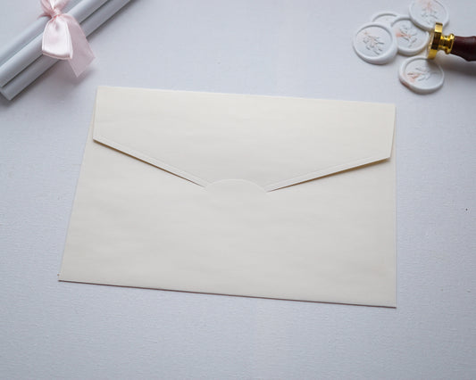 Z9229 - Krém díszboríték - 20 x 14 cm-Boríték-Erdélyi Esküvői Meghívók-boríték,krém-Erdélyi Esküvői Meghívók