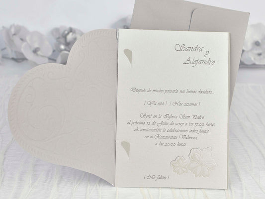 35103-esküvői meghívó-dombornyomott, szív-Erdélyi Esküvői Meghívók