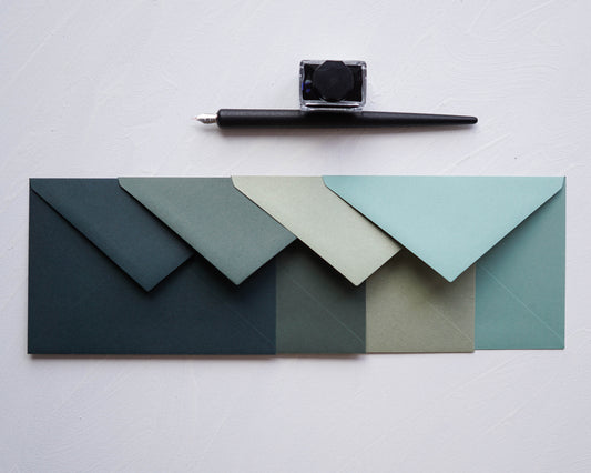 Fenyőzöld prémium díszboríték - C6 - 114 x 162 mm-Boríték-C6 - 11.4 x 16.2 cm -boríték, C6, zöld boríték - plicuri colorate - plicuri speciale -Erdélyi Esküvői Meghívók