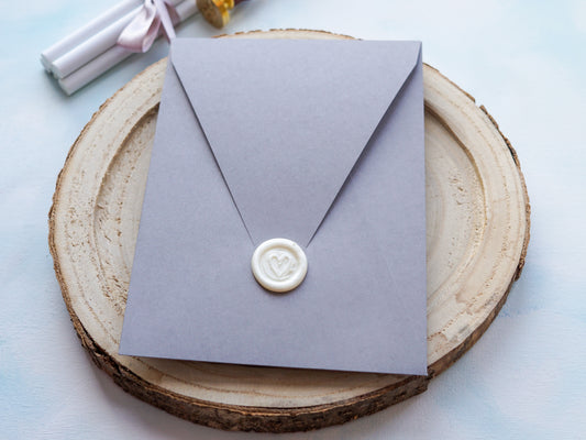 Z9194 - Szürke díszboríték - 20 x 14 cm-Boríték-Erdélyi Esküvői Meghívók-boríték,ezust,rövid oldalon nyíló boríték,szurke-Erdélyi Esküvői Meghívók