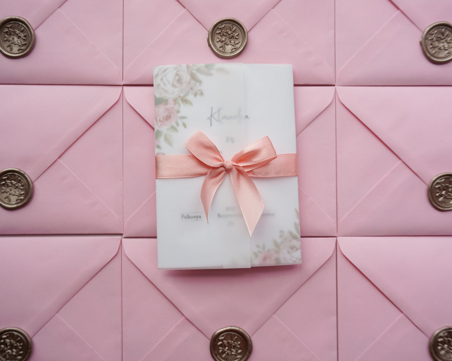 EM29 - Pausz borítós kinyitható esküvői meghívó-esküvői meghívó-Erdélyi Esküvői Meghívók-egyedi,pausz,pink,rózsa,rózsaszín,virág-Erdélyi Esküvői Meghívók