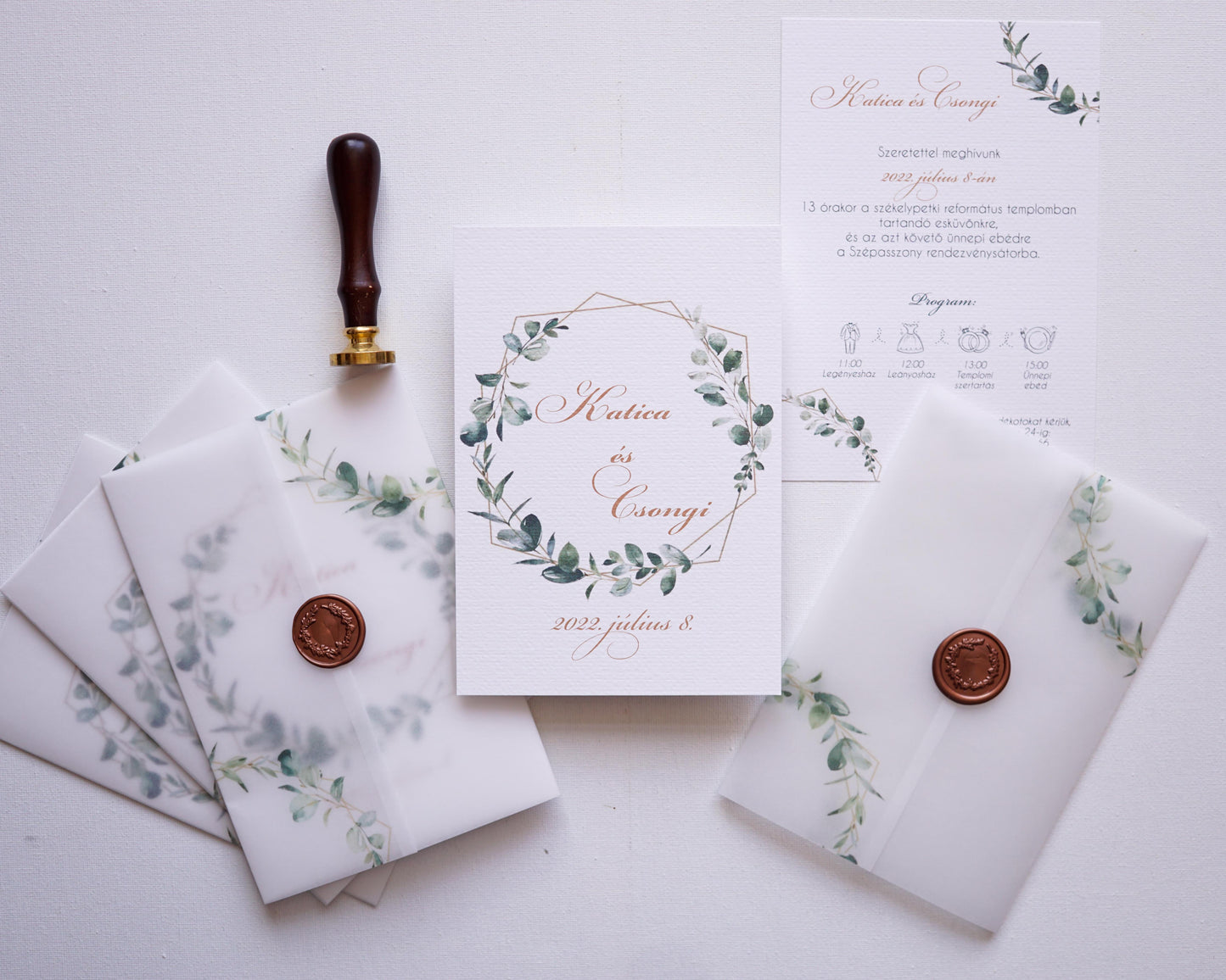 EM39 - Wedding invitation with paus cover and leaf wreath