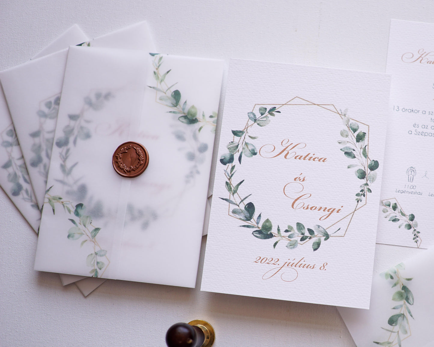 EM39 - Wedding invitation with paus cover and leaf wreath