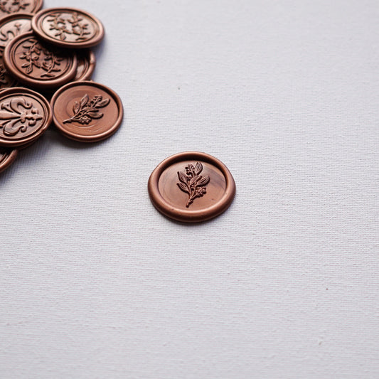 Óarany színű kézzel készített viaszpecsét-viaszpecsét-Erdélyi Esküvői Meghívók-barna,viaszpecsét-Eukaliptusz-Erdélyi Esküvői Meghívók