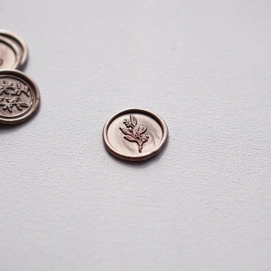 Pezsgő színű kézzel készített viaszpecsét-viaszpecsét-Erdélyi Esküvői Meghívók-ezüst,pezsgő,viaszpecsét-Eukaliptusz-Erdélyi Esküvői Meghívók