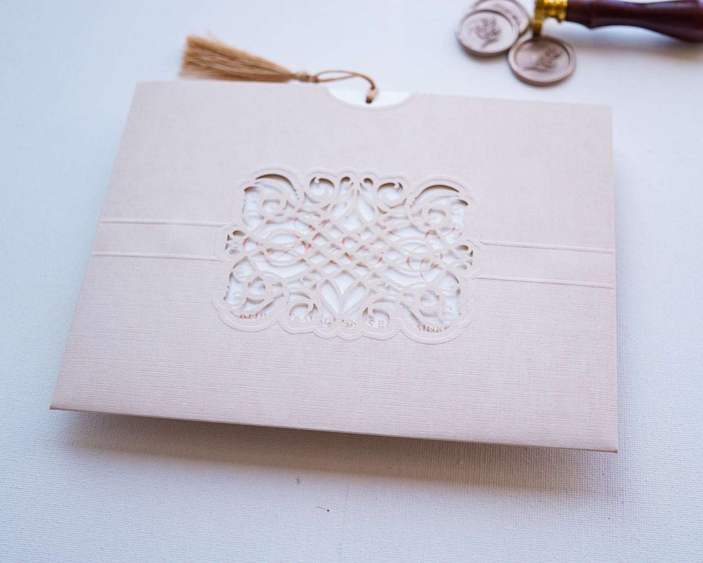 1127 - Lézervágott Esküvői Meghívó-esküvői meghívó-Erdélyi Esküvői Meghívók-barokk minta,dombornyomott,elegáns,lasercut-Erdélyi Esküvői Meghívók