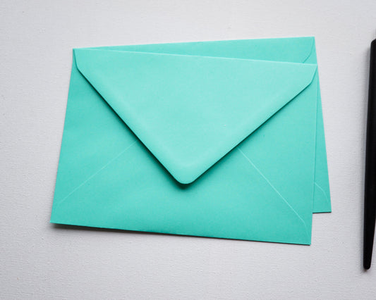 Mentazöld díszboríték i8 - 13,3 x 18,4 cm.-Boríték-i8 - 13.3 x 18.4 cm -boríték, zöld boríték - plicuri colorate - plicuri speciale -Erdélyi Esküvői Meghívók