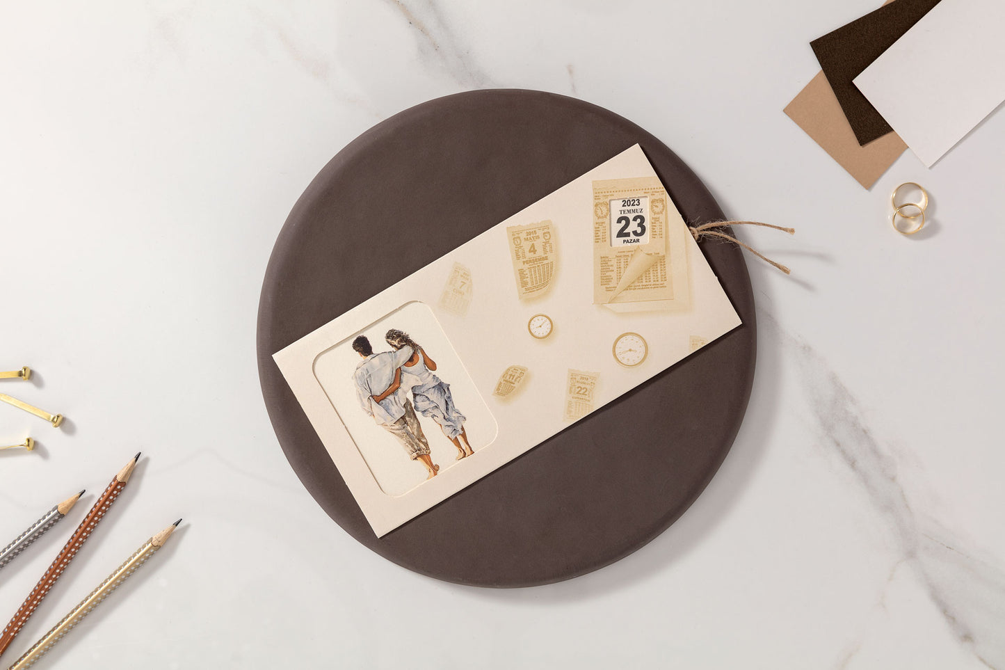 10461 - Kihúzható fiatal párt ábrázoló esküvői meghívó